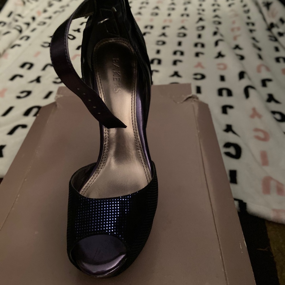 Bakers midnight blue high heel shoe with wristlet